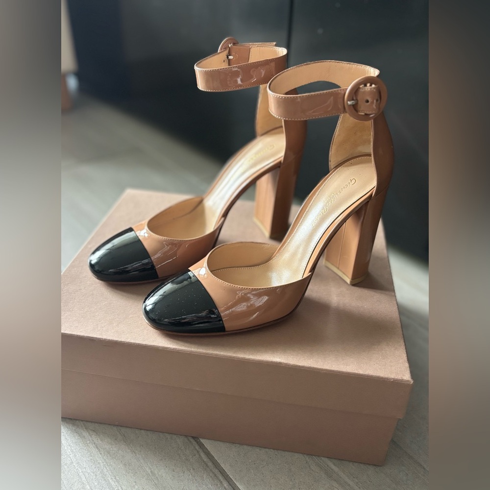 Gianvito Rossi Vernice Black Pump NIB